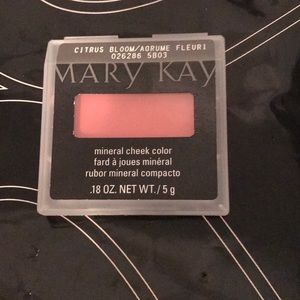 Mary Kay mineral cheek color in citrus bloom